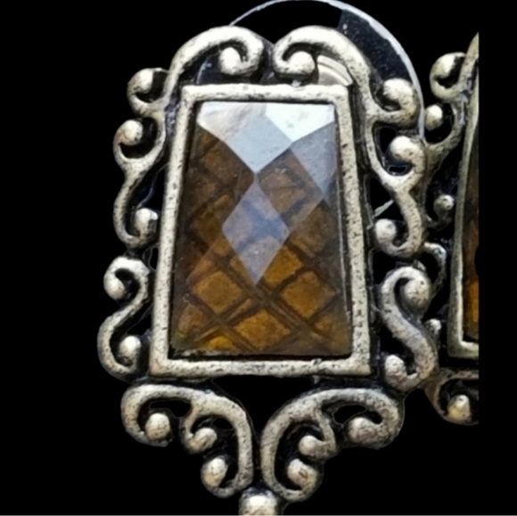 ANTIQUED BRASS & AMBER COLORED FILIGREE DESIGN EARRINGS - Picture 4 of 5